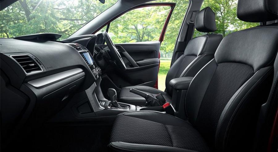Интерьер Subaru Forester Smart Edition 2017 года  (фото 3 из 10)